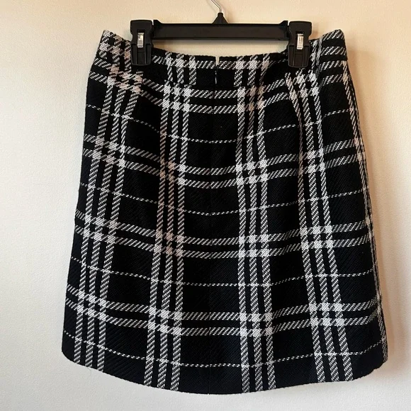 3/$30 ✨ Black and White Checkered Pencil Skirt - Picture 2 of 3